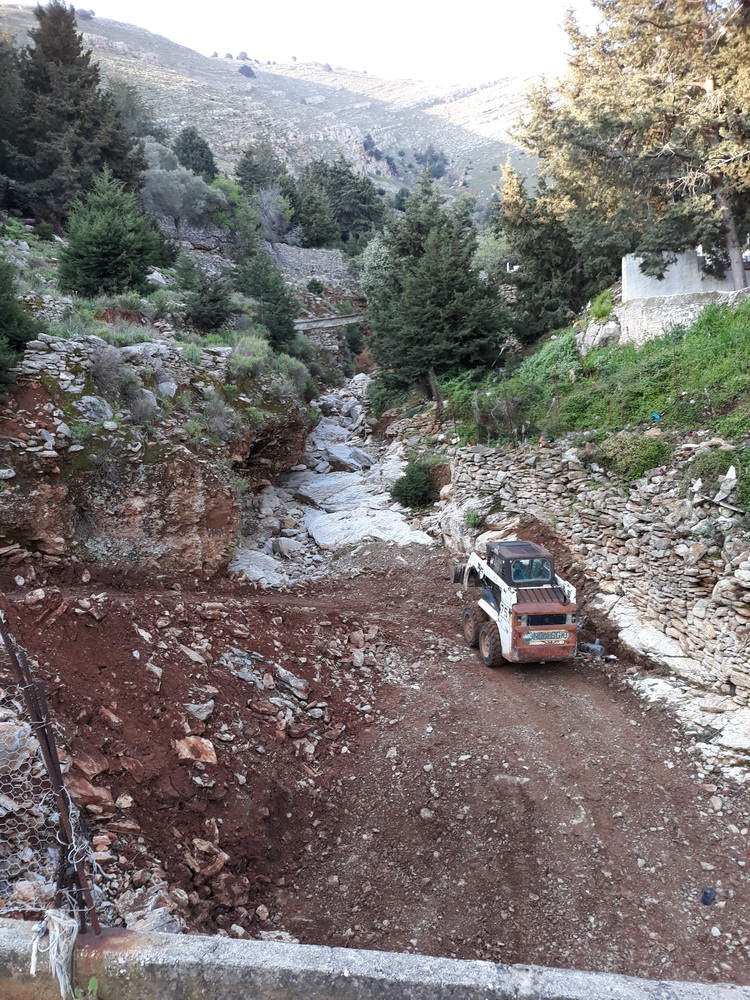 Clearing out the river bed at Ag Marina (Horio)