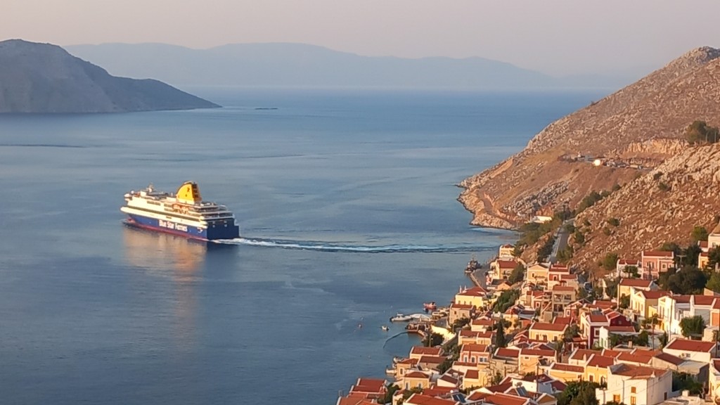 Waving off te famly on Wednesday evening. Seeing the Blue Star leaving for Athens in eth evening is always a romantic sight.