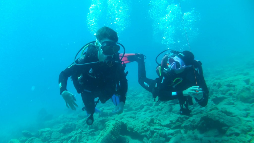 Fully instructed, even underwater. (Underwater photos by Neil.)